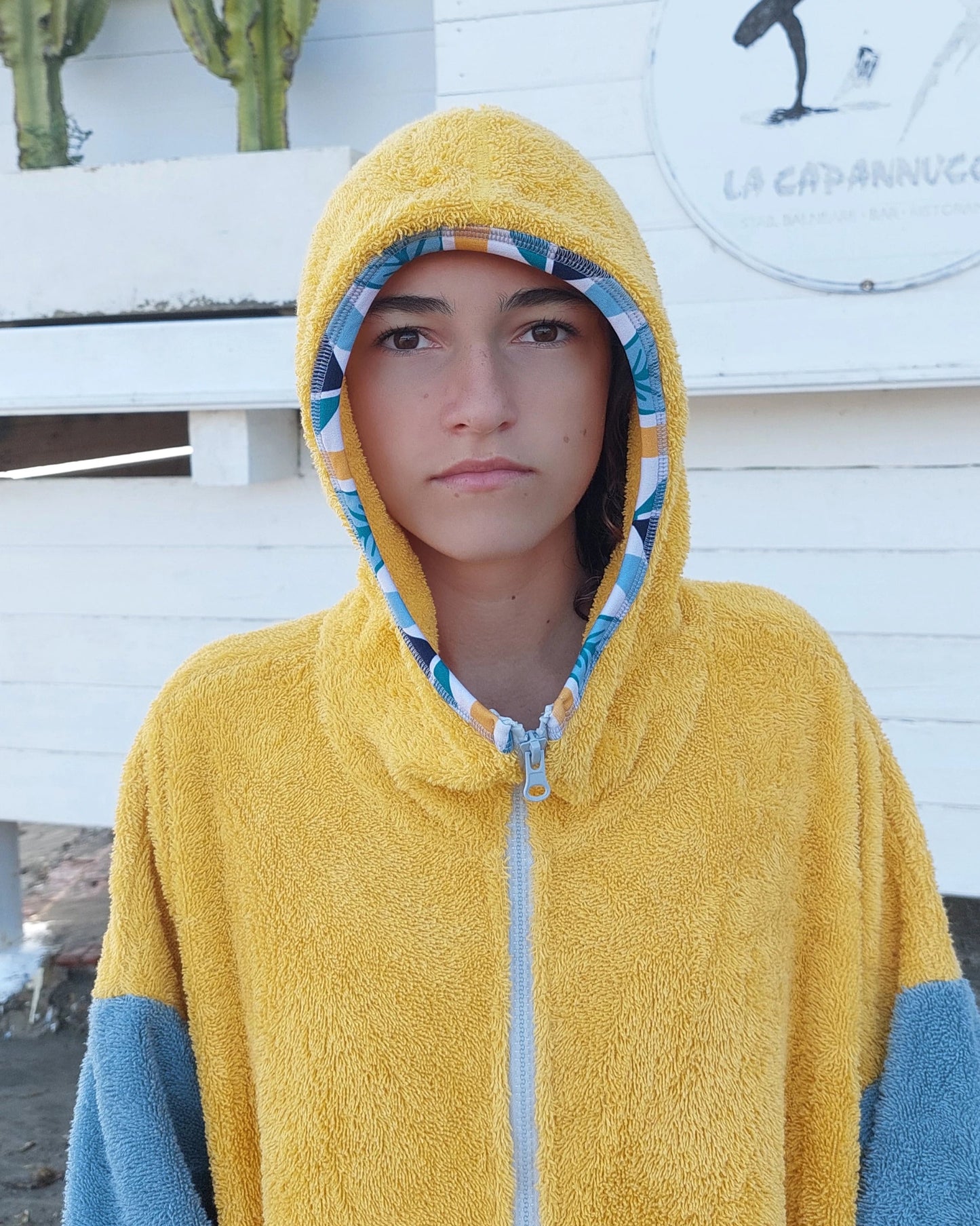 Gelber Poncho mit Reißverschluss – Baumwollfrottee