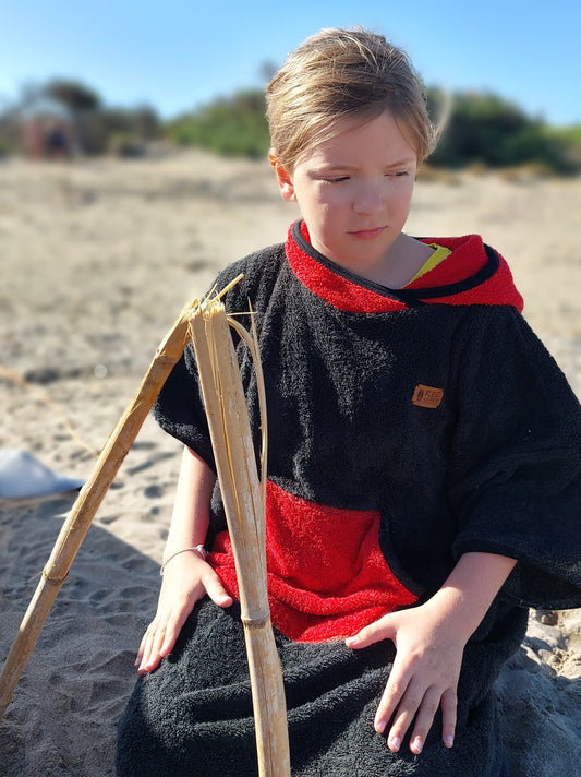 Einfacher roter Badeponcho für Kinder und Erwachsene