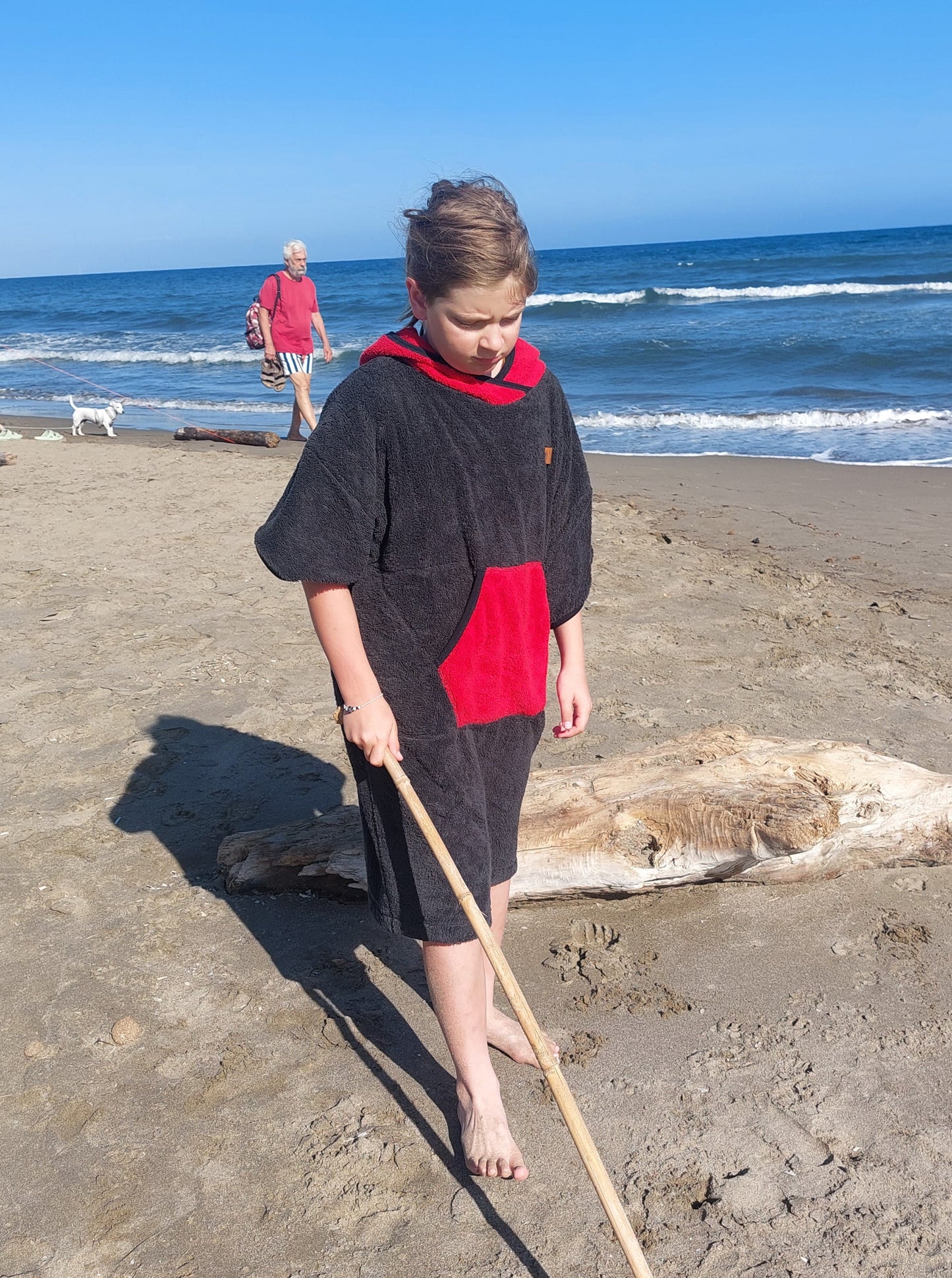 Einfacher roter Badeponcho für Kinder und Erwachsene