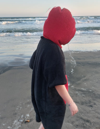 Einfacher roter Badeponcho für Kinder und Erwachsene