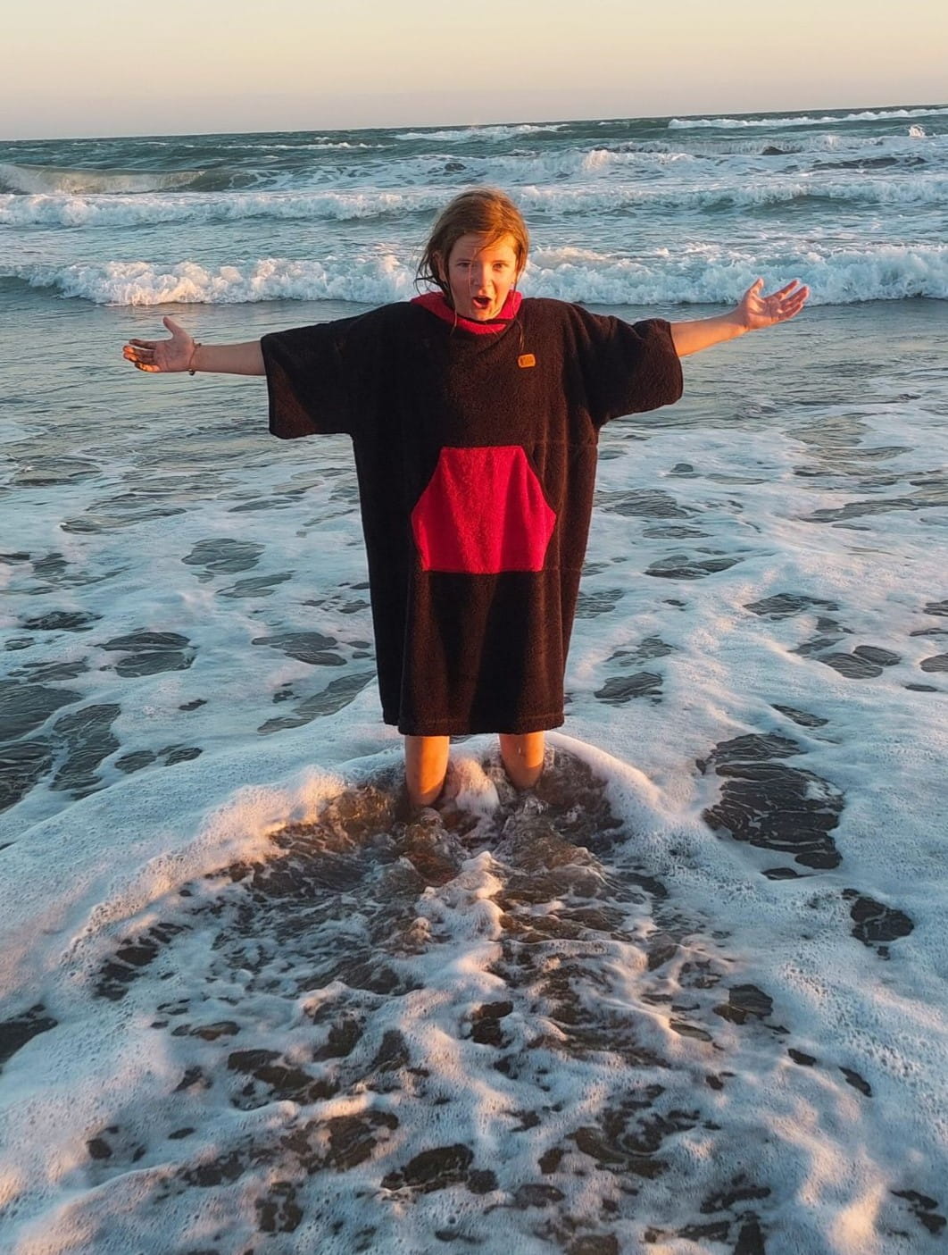 Einfacher roter Badeponcho für Kinder und Erwachsene